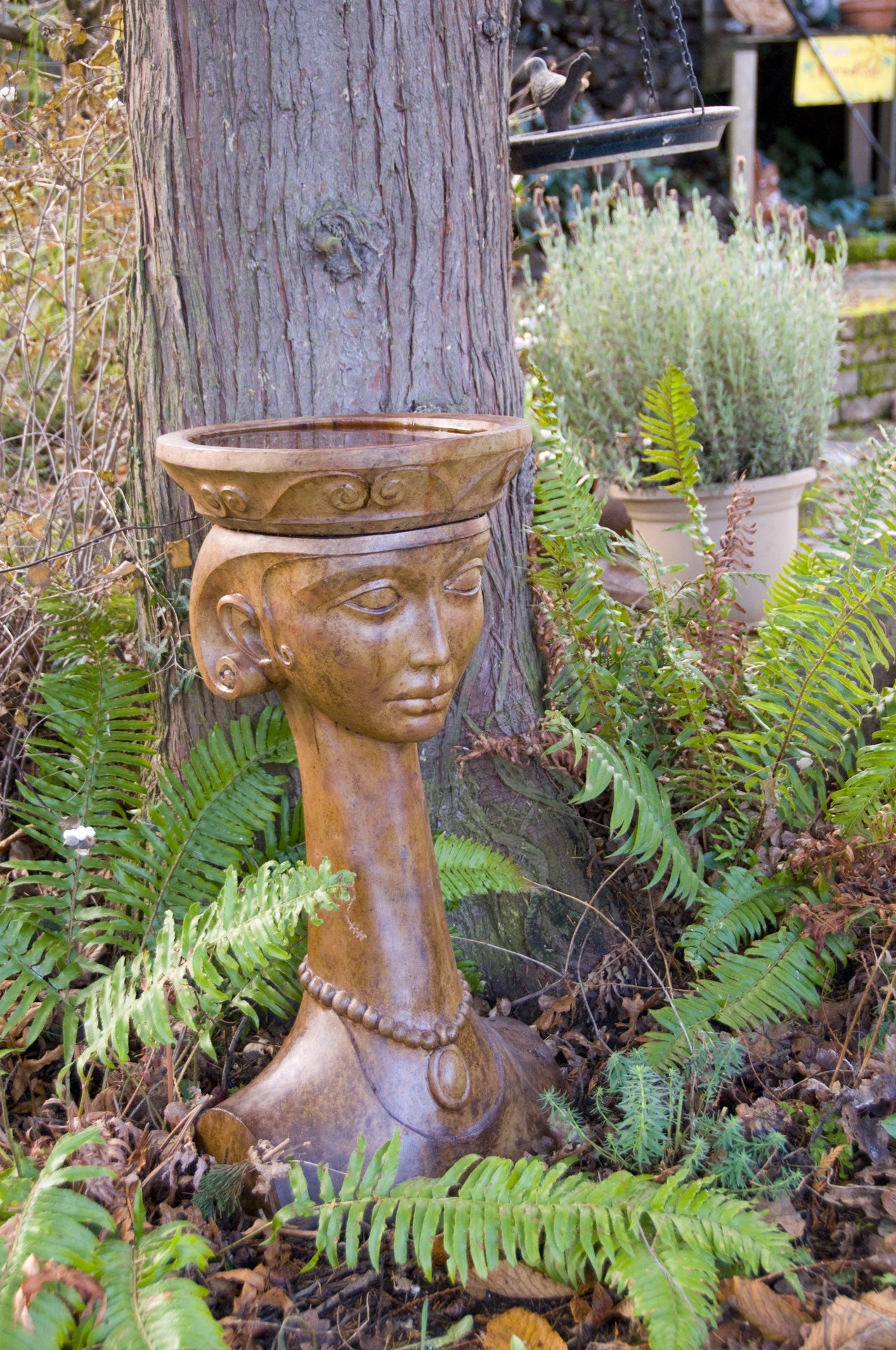 Hortus Reginae - Birdbath in Ancient Stone Finish